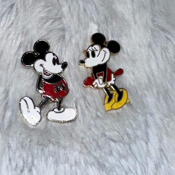 Mickey and Minnie Pins - Picture 1 of 4